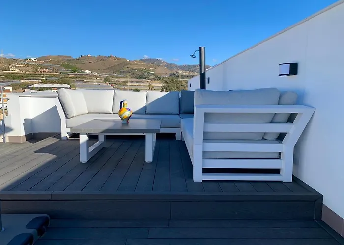 Four Bedroom Penthouse In Apartment *